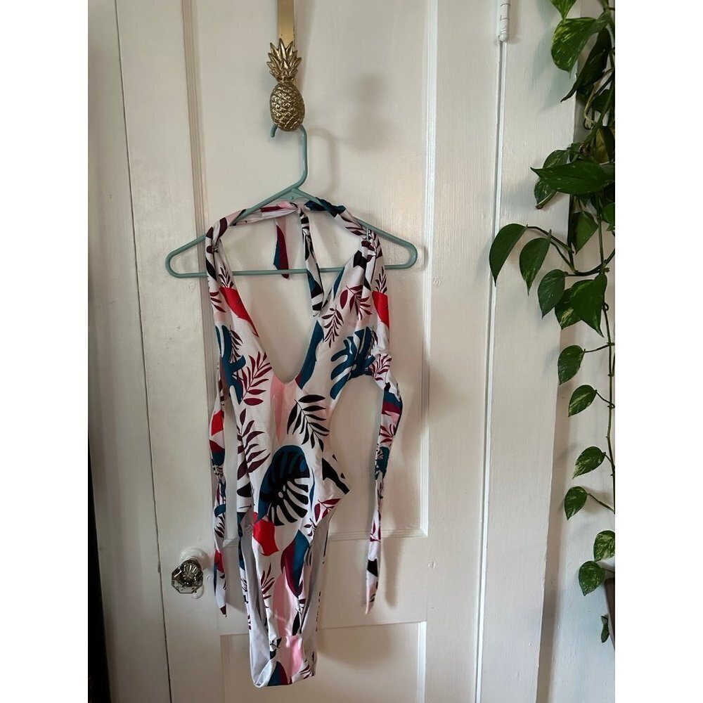 Women’s size 3X-Large Colorful Cut out Bathing suit